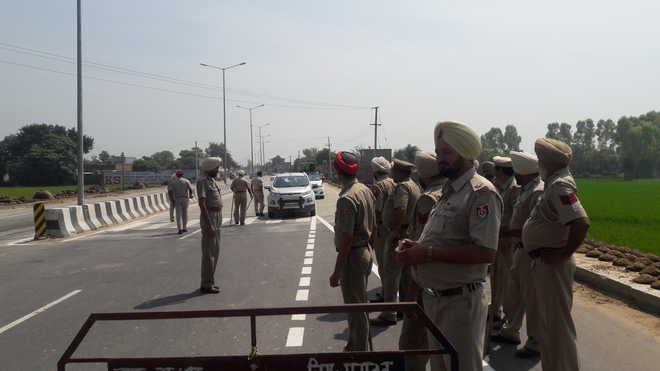 Police set up nakas to prevent farmers from reaching Patiala for protest