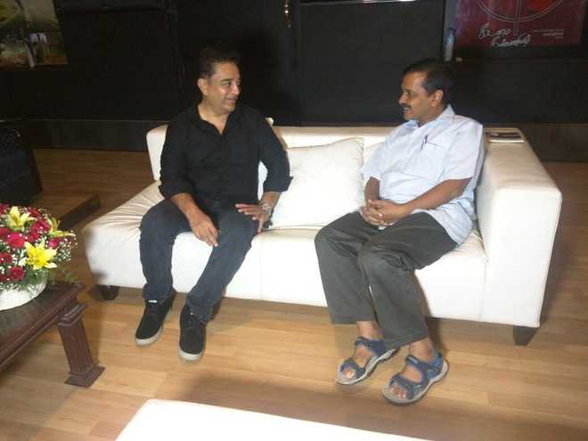 Kejri meets Kamal Haasan amid speculation of his entry into politics