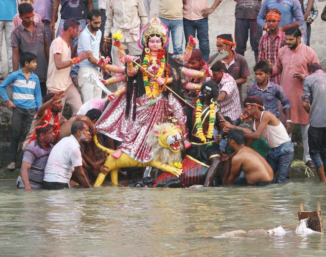 Calcutta HC allows Durga idol immersion on all days, including Muharram