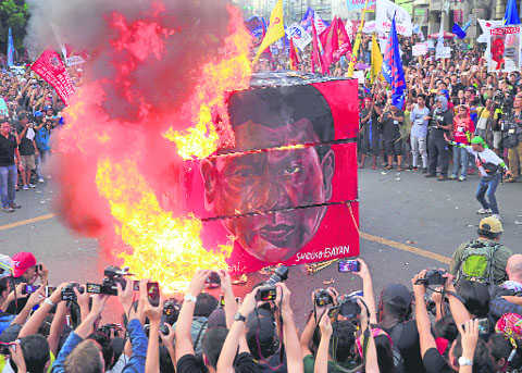 Thousands rally in Philippines  to warn of Duterte ‘dictatorship’