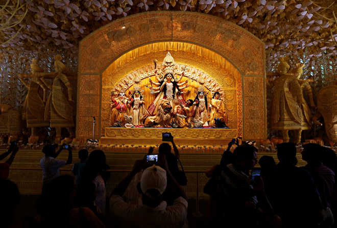 Model Controversy In Durga Puja Pandal Doctors Protest The