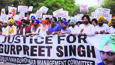 Death on Road: DSGMC holds candlelight march