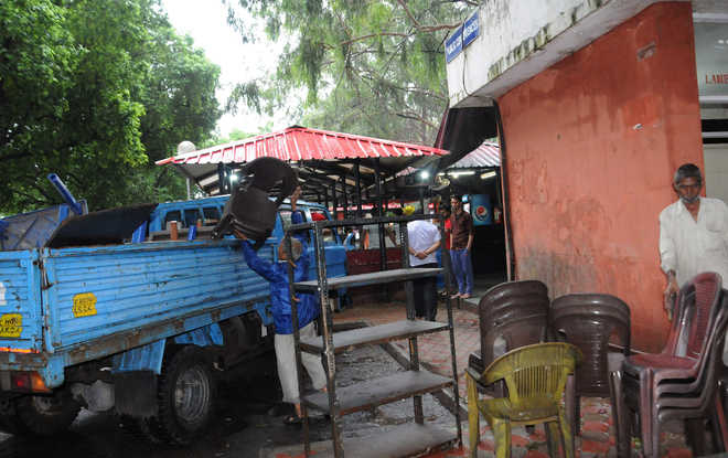 MC in action to ensure food street’s cleanliness