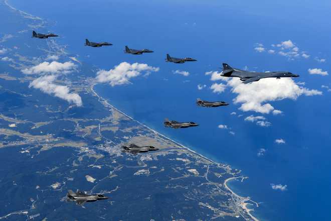US bombers fly close to North Korea''s coast