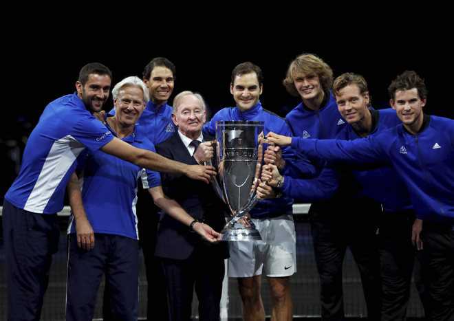 Federer leads Europe to thrilling win
