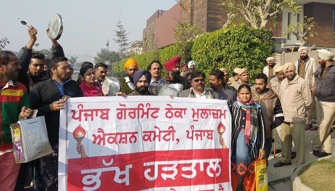 Contractual staff protest at Sidhu’s residence