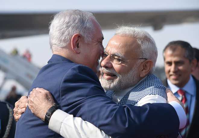 Netanyahu arrives on ''historic'' India visit; Modi receives him at airport