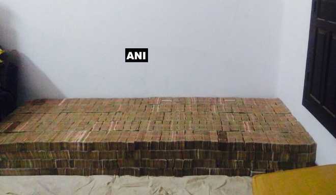 Old notes amounting to Rs 96 crore seized from UP''s Kanpur, 16 held