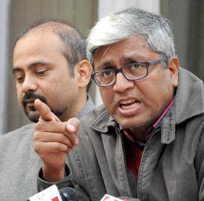 EC has never ''touched this low'', says AAP; BJP, Cong demand Kejri’s resignation