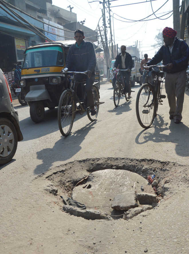 Risking lives, manhole covers not soldered into place