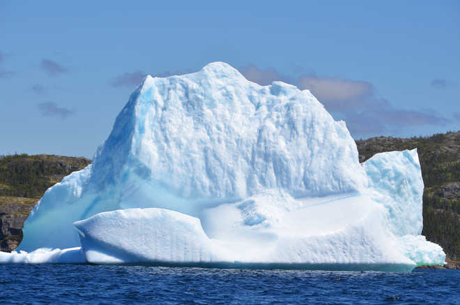 Earth''s heat loss causing ice sheet to slide towards sea