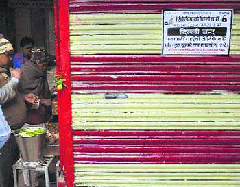 Markets shut to protest sealing, Kejriwal demands ordinance