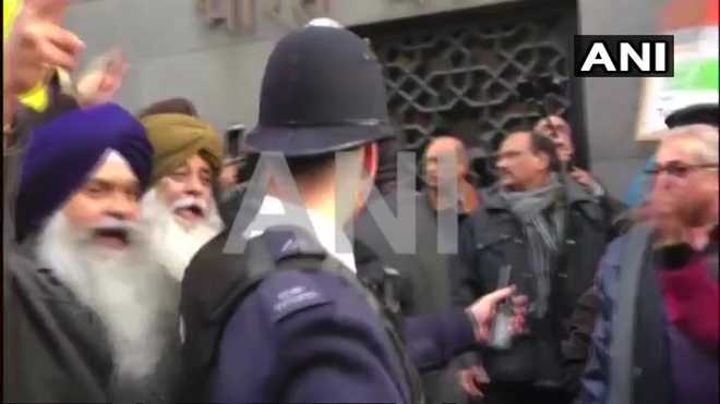 Clashes erupt as British Lord Nazir calls for Azad Kashmir on R-Day