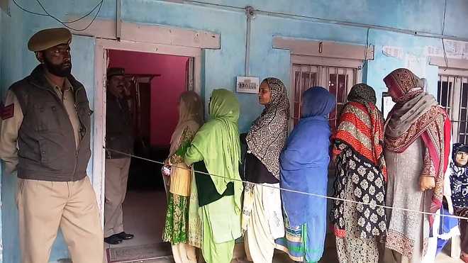 Braving inclement weather, 73 pc turn out in Doda and Kishtwar