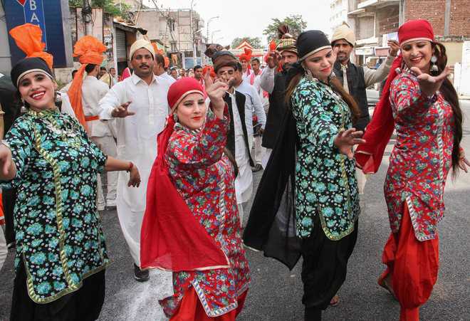 Colourful start to 9-day Katra festival