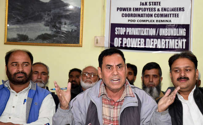 Staff oppose power sector privatisation, threaten stir