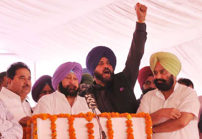 Capt lays stone for Rs 127-cr Amritsar works, lauds Sidhu
