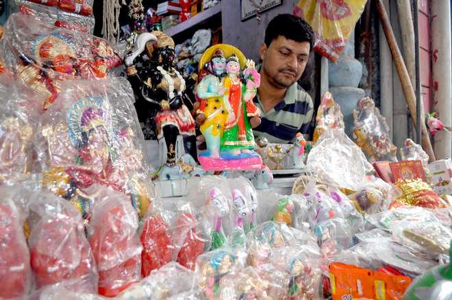 Come festive season, terracotta items swarm local market