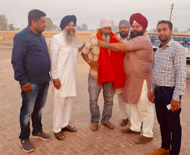 Farmers felicitated for paddy with proper moisture content