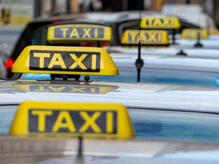 Renowned Pak poet’s daughter runs taxi for living