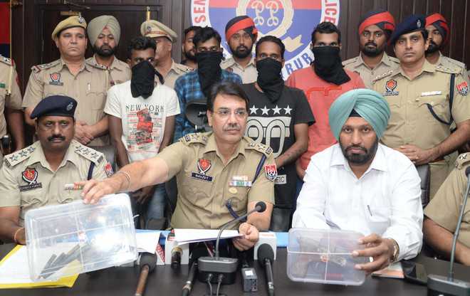 Gang of robbers busted, 4 arrested