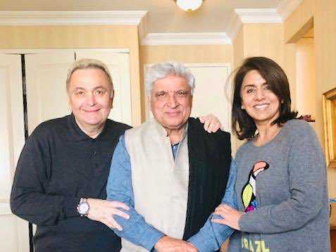 Rishi Kapoor is all smiles with Javed Akhtar