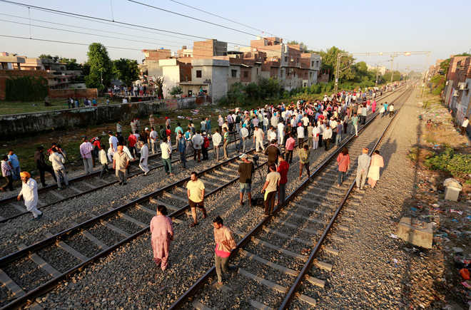 Authorities should have cut off access to rail track