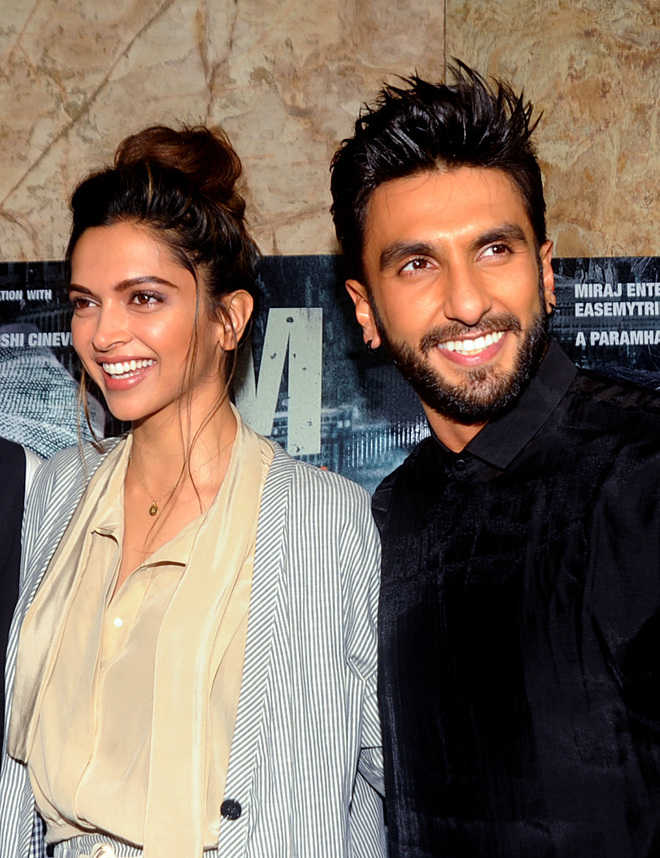 Ranveer Singh seeks blessings from Deepika's parents!