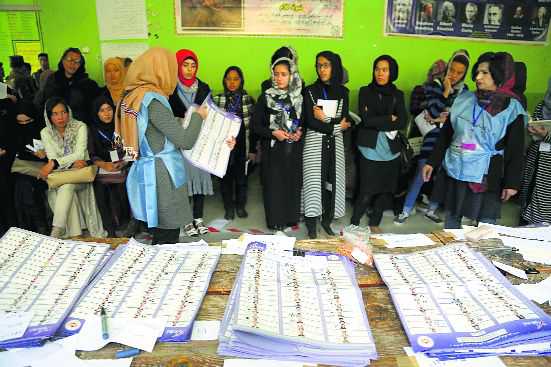 Afghans shut out by polling station chaos return to vote