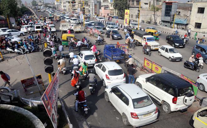 Shobha Yatra throws city traffic out of gear
