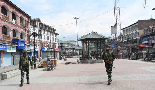 Security beefed up to foil sit-in by separatists; normal life hit in Srinagar