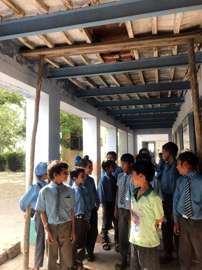 Govt school building unsafe, poses threat to students’ lives