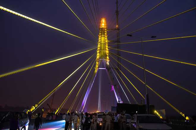 Signature bridge — a new tourist destination, double the height of Qutub Minar