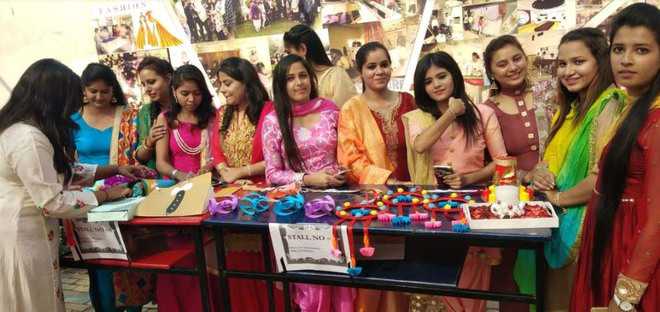 PIFT students celebrate Diwali