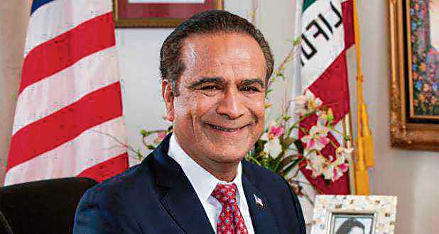 Sikh bizman elected mayor  in California