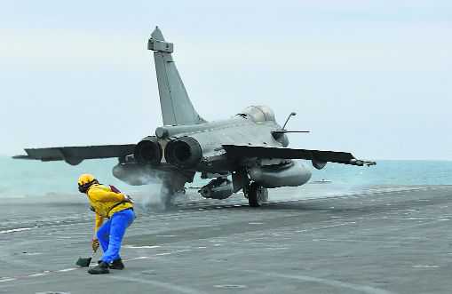 Govt submits Rafale papers