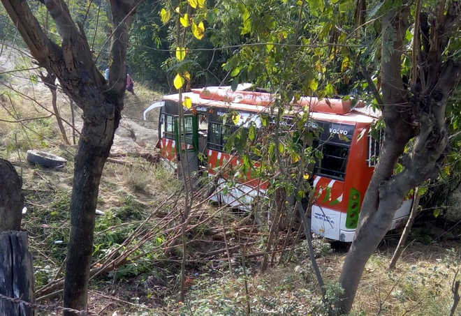 12 kids among 31 hurt as bus falls into gorge in Bilaspur