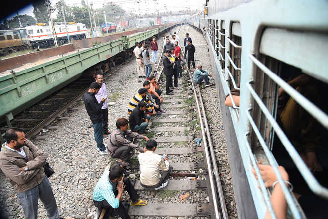 Technical snag delays Malwa Express by over an hour