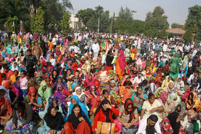 Rampal followers hold demo, submit memo