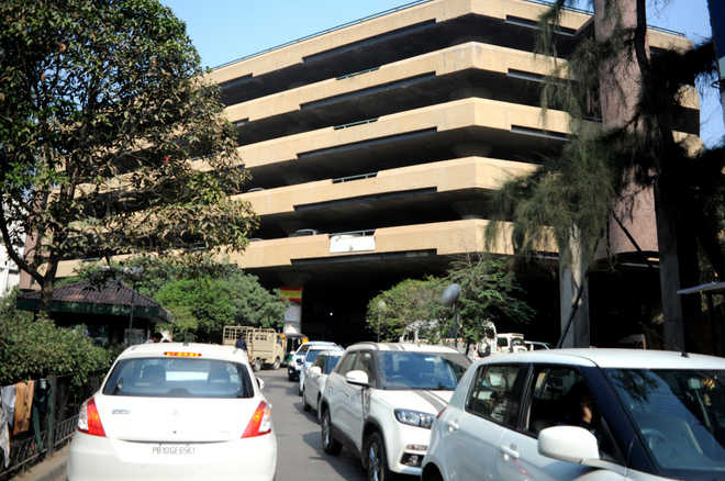 Now, parking staff fleecing visitors from other cities