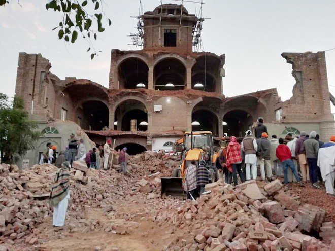 4 staying for ‘kar sewa’ die in gurdwara building collapse