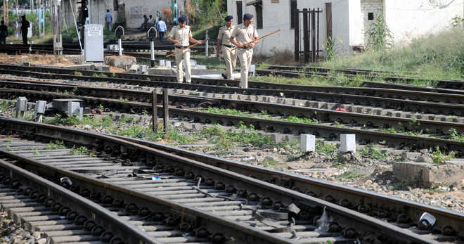 Railways to erect walls along 3,300 km of tracks by Dec 2019