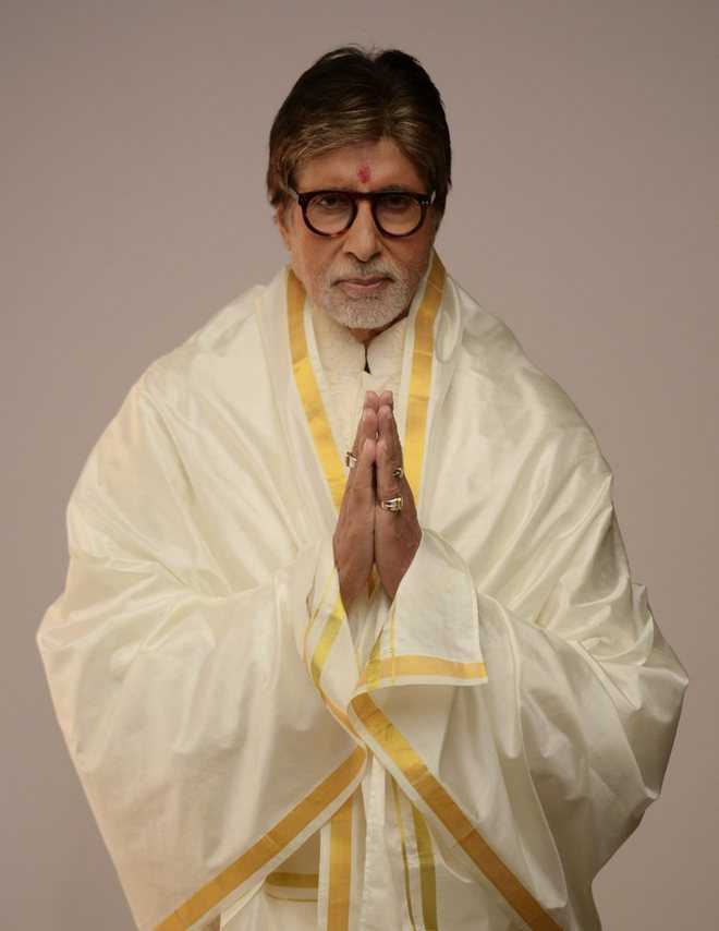 Big B to the rescue of sewer workers by donating machines
