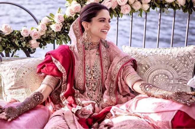 Deepika Ranveer Wedding: Brides-to-be, take lessons from Deepika's fresh  and natural make-up | Fashion Trends - Hindustan Times