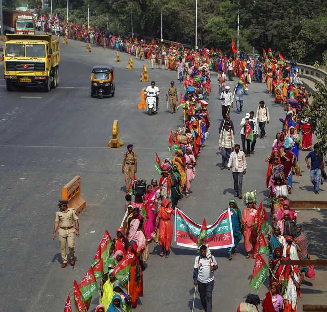 Eight months after ''unfulfilled promises'', 20k farmers again march to Mumbai