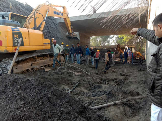 8 labourers hurt as truck rams into Kharar flyover