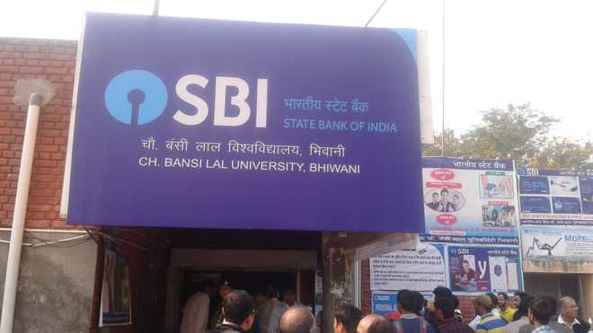 Armed youth decamps with Rs 1 lakh from SBI extension counter in Bhiwani