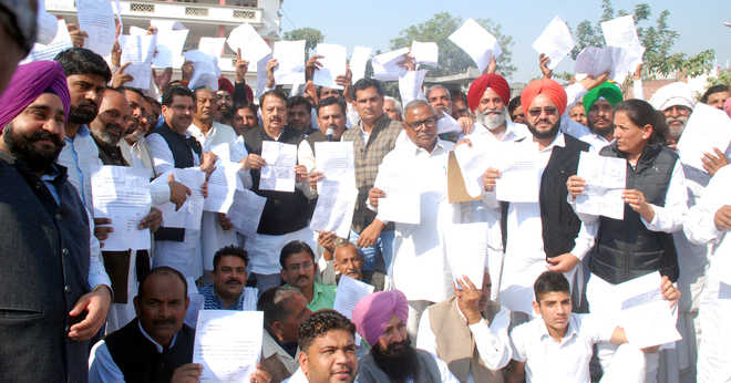 Fillip to Dushyant, office-bearers in Karnal join him