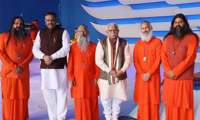 Haryana CM, Cong ministers at Nurmahal dera function