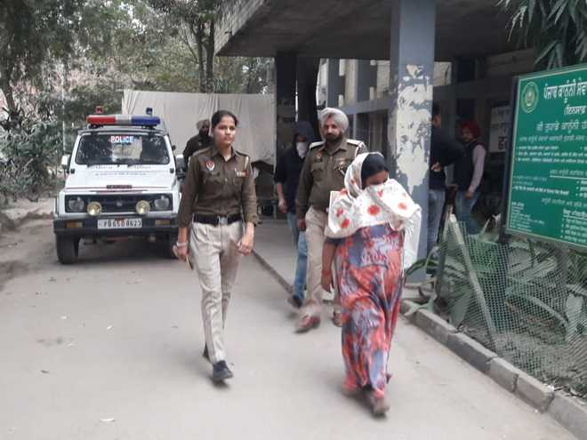 Fake woman IPS officer, man arrested